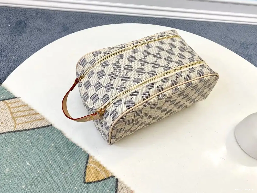 Cheap TOILETRY BAG LOUIS VUITTON 0625